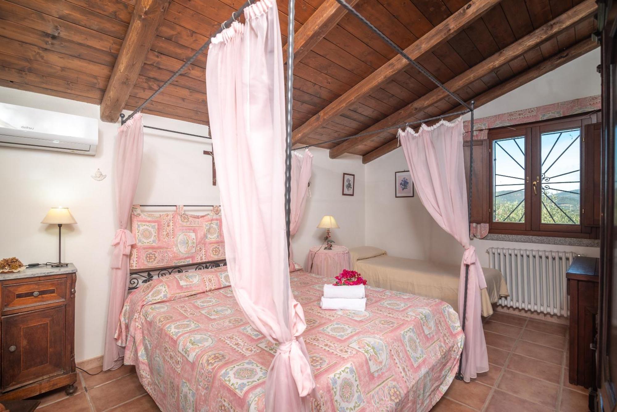 Villa Peditoltu Олбия Екстериор снимка