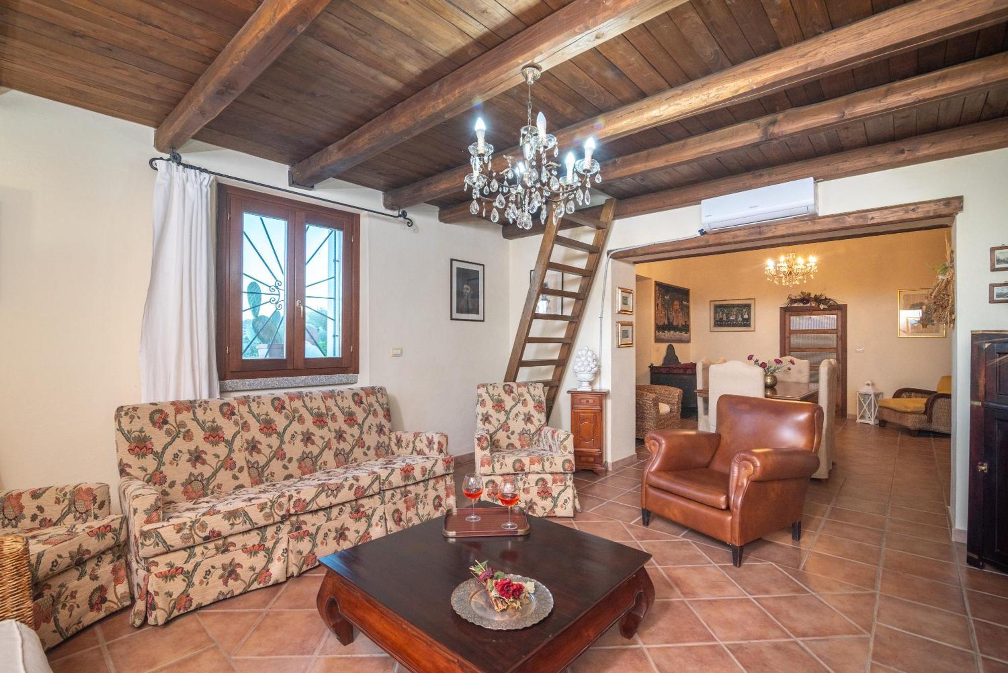 Villa Peditoltu Олбия Екстериор снимка