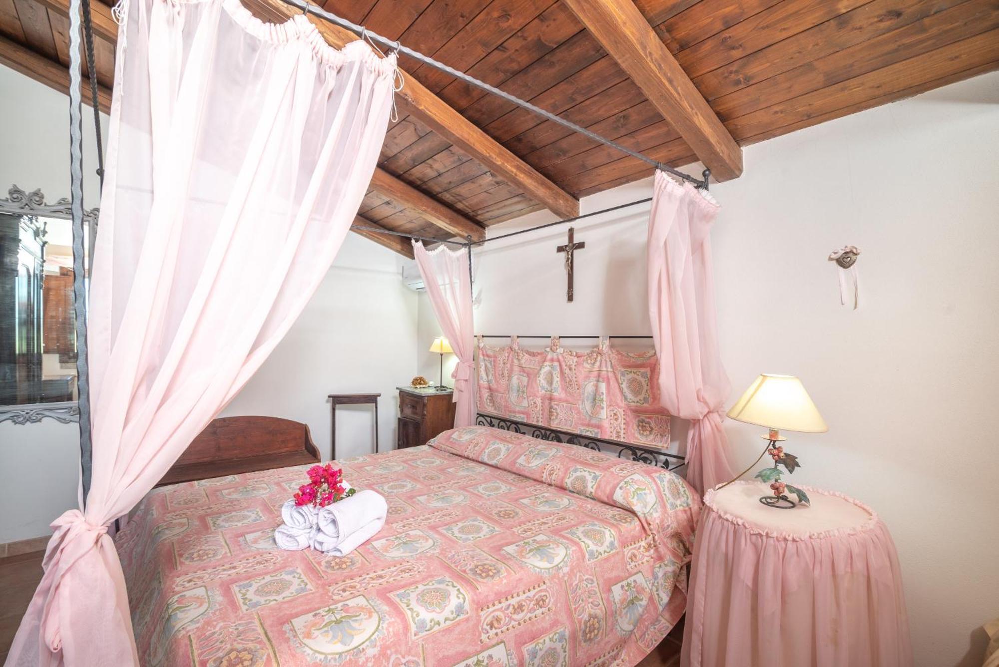 Villa Peditoltu Олбия Екстериор снимка
