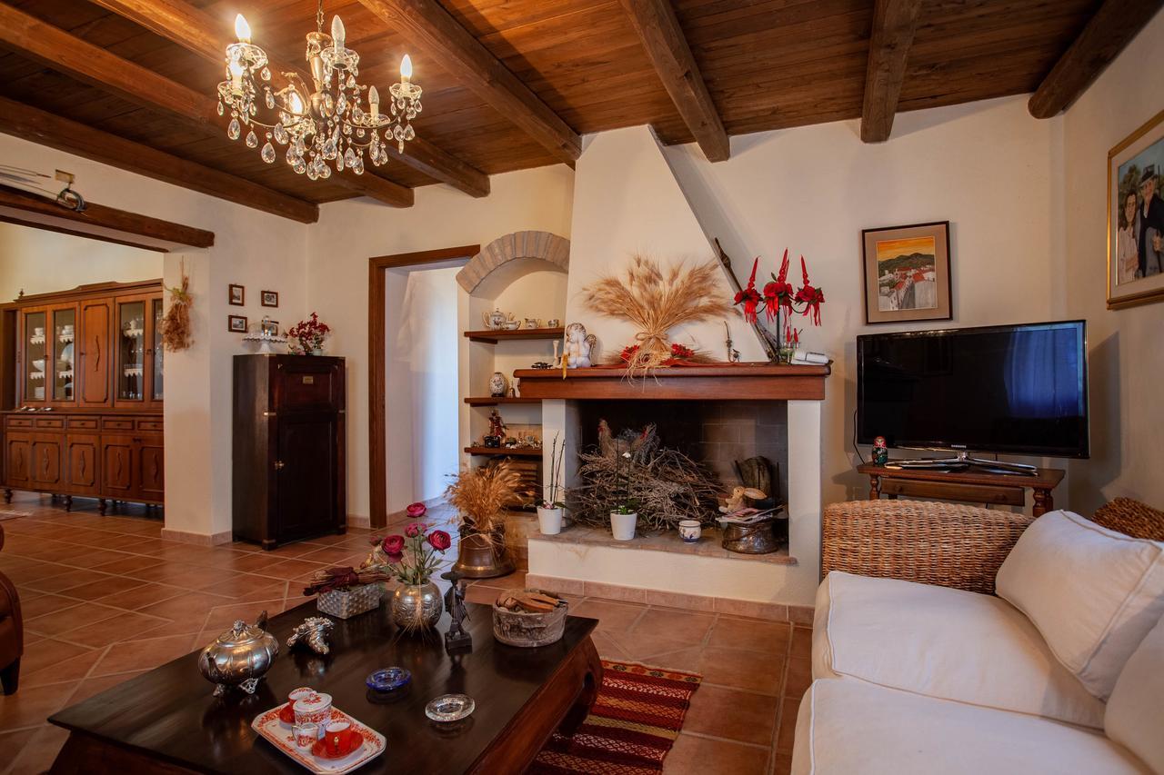 Villa Peditoltu Олбия Екстериор снимка
